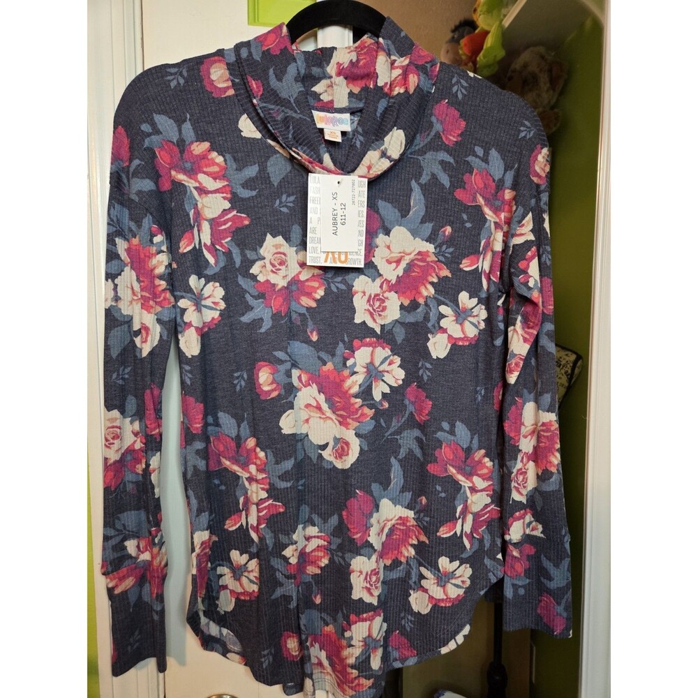 Lularoe Aubrey NAVY FLORAL Womens Shirt Size XS NWT Button Detail on‎ Skeeves